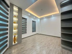 Nhà chuẩn mới, 5 tầng, ở đẹp - kinh doanh tốt, ô tô đỗ cửa